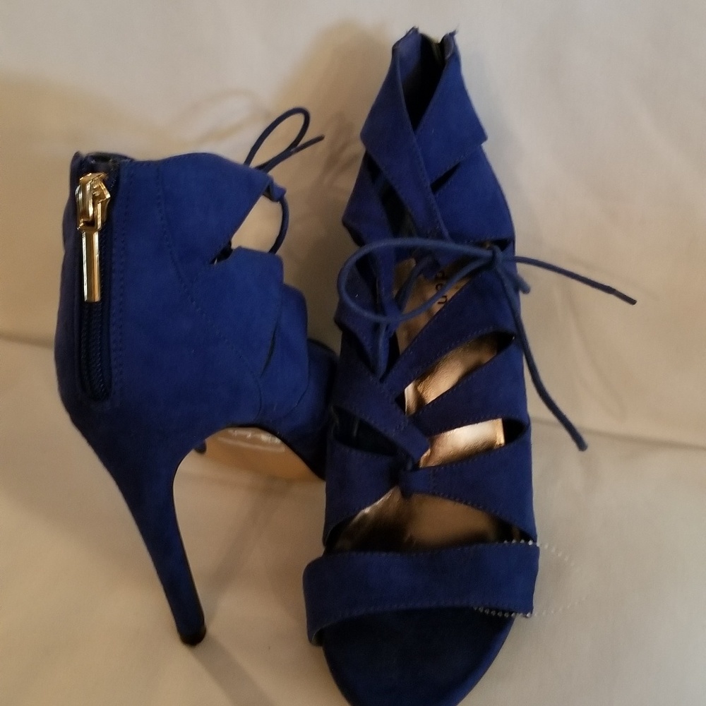 Madden Girl Blue Suede Cage Toe Shoes Sz 7…